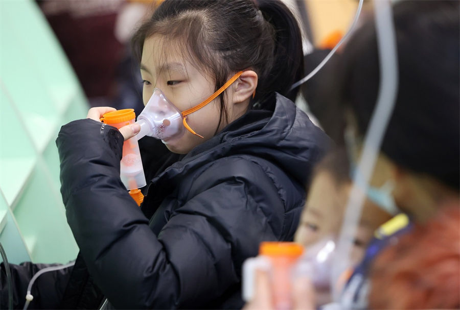 Expertos buscan tranquilizar al público sobre aumento de enfermedades respiratorias