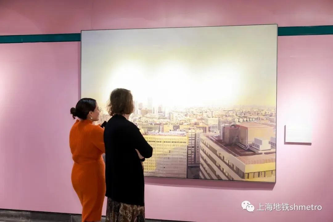 Reproducciones de obras del realismo español se exhiben en estación del metro de Shanghai