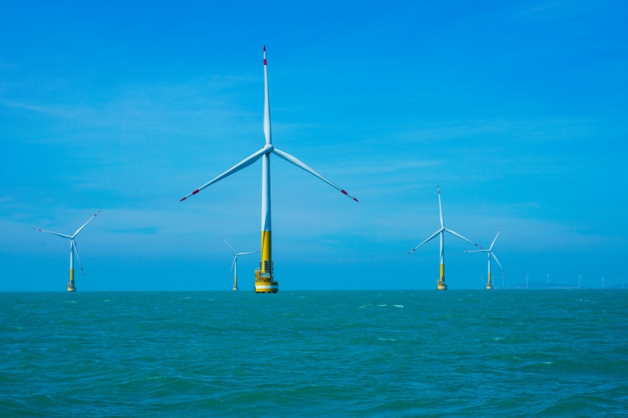 La foto de archivo muestra el proyecto de energía eólica marina de la bahía de Pinghai en Putian, provincia de Fujian, en el sureste de China. (Xinhua/Song Weiwei)