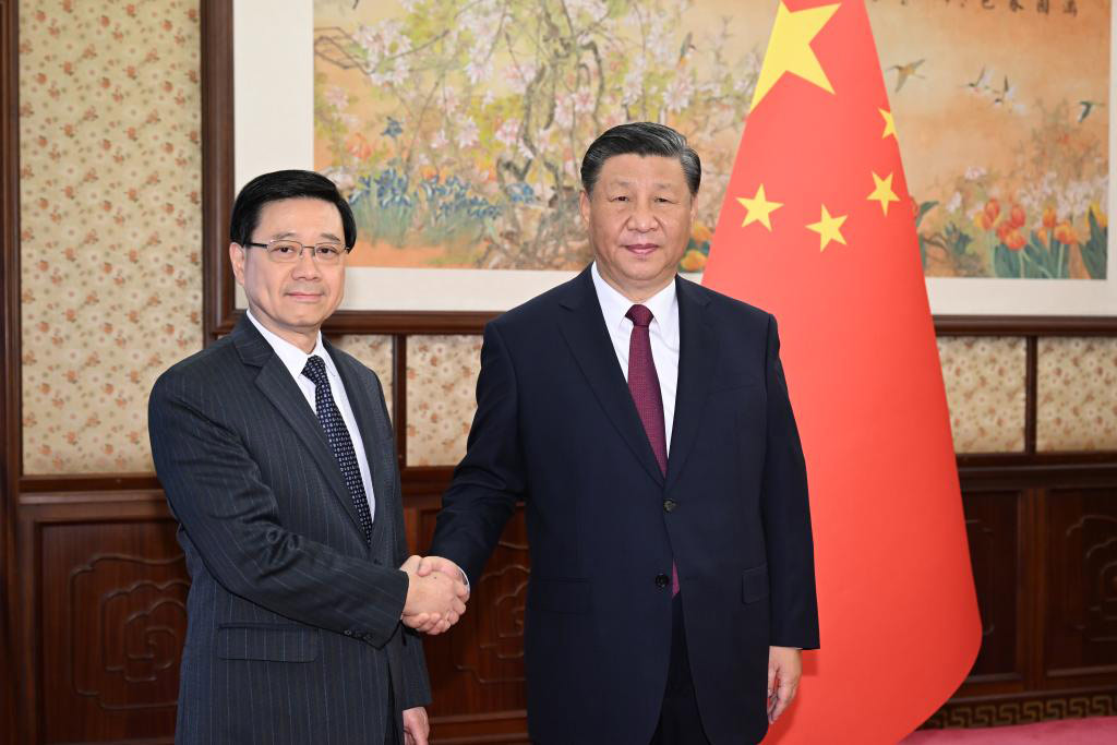 Xi escucha informe del jefe ejecutivo de RAEHK