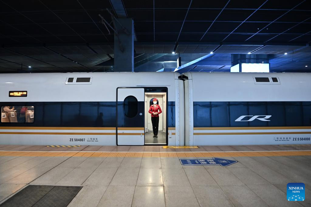 Entra en funcionamiento ferrocarril que une Tianjin y aeropuerto Daxing de Beijing