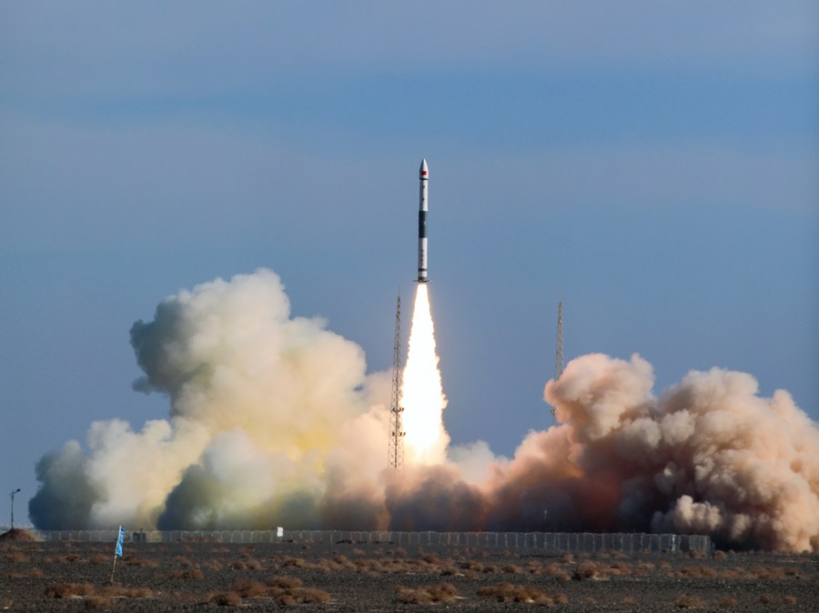 El cohete portador Kuaizhou-1A que transporta el satélite Tianxing-1 02 despega del Centro de Lanzamiento de Satélites de Jiuquan, en el noroeste de China, el 11 de enero de 2024. (Xinhua/Yang Xiaobo)