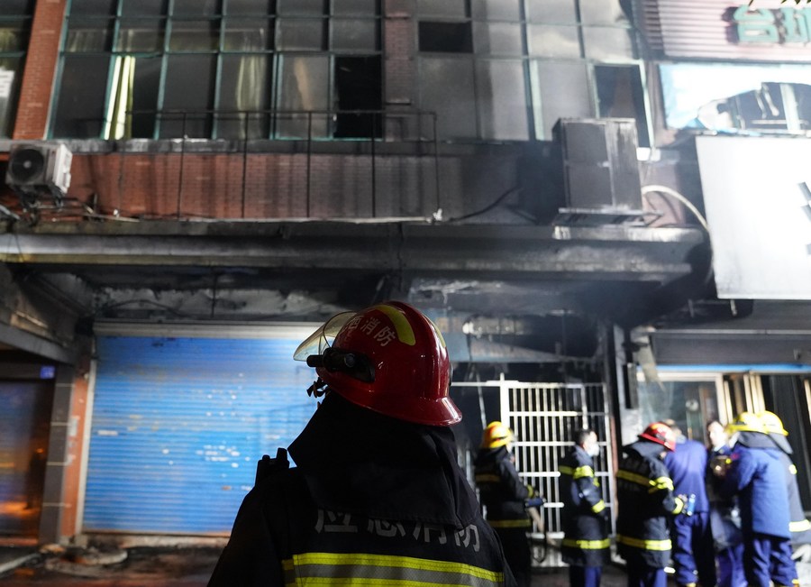 Imagen del 24 de enero de 2024 de la vista exterior del edificio donde se produjo un incendio, en la ciudad de Xinyu, en la provincia de Jiangxi, en el este de China. (Xinhua/Zhou Mi)