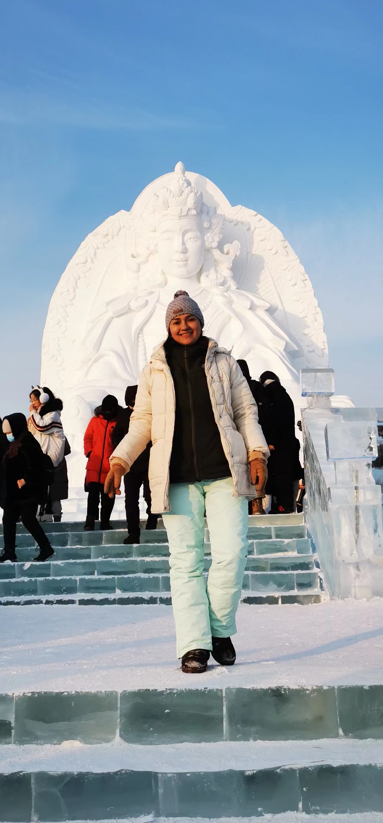 Paola Pereira en el famoso Festival del Hielo y la Nieve de Harbin, provincia de Heilongjiang. (Foto: cortesía)