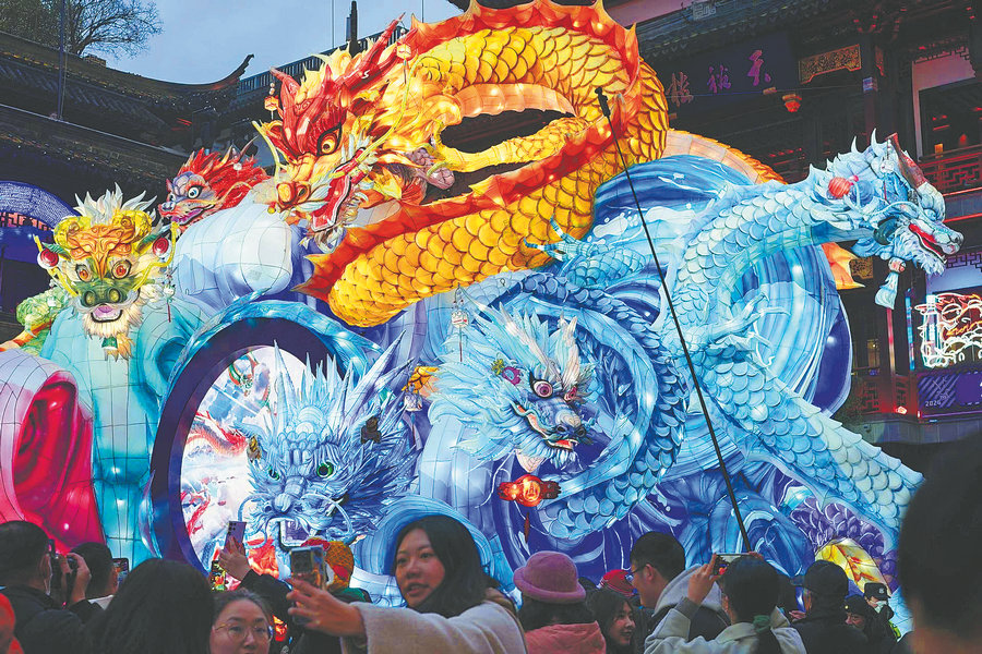 El espectáculo anual de farolillos del Jardín Yuyuan comienza en Shanghai el domingo para dar la bienvenida al próximo Año del Dragón. [Foto de Gao Erqiang/China Daily]