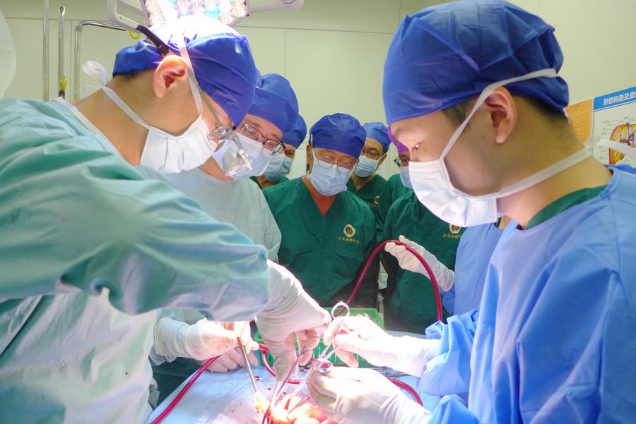 China sigue mejorando servicios médicos públicos