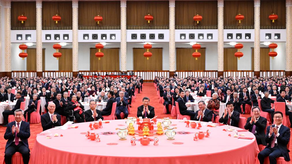 Xi extiende saludos por Fiesta de la Primavera a todos los chinos, urgiendo esfuerzos para escribir nuevo capítulo en avance de modernización china