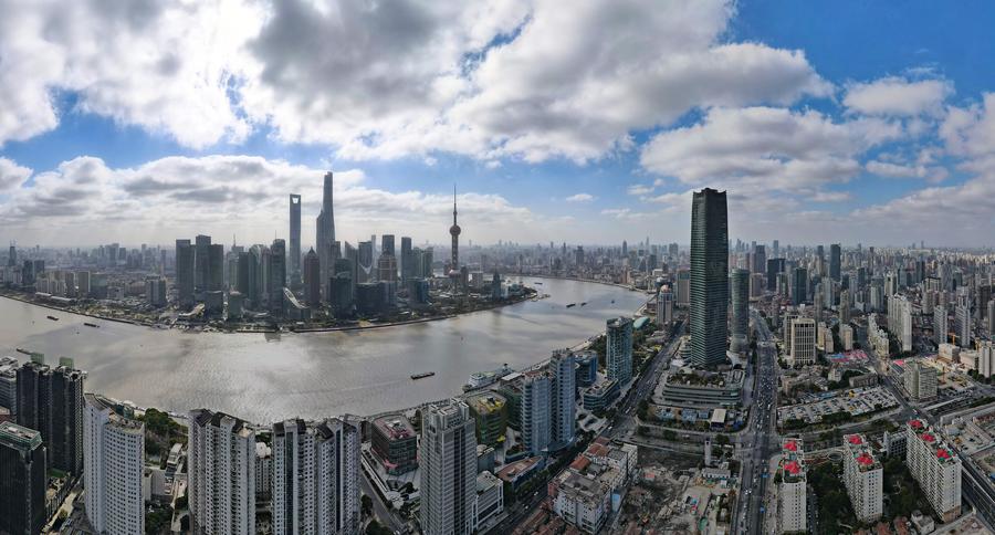 Panorámica aérea del área de Lujiazui, en la Zona Piloto de Libre Comercio de China (Shanghai), en la metrópoli oriental china de Shanghai. (Xinhua/Fang Zhe)