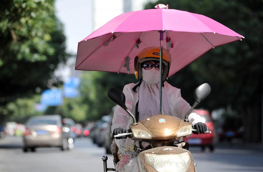 China se esfuerza por estacionar bicicletas eléctricas al aire libre para evitar incendios