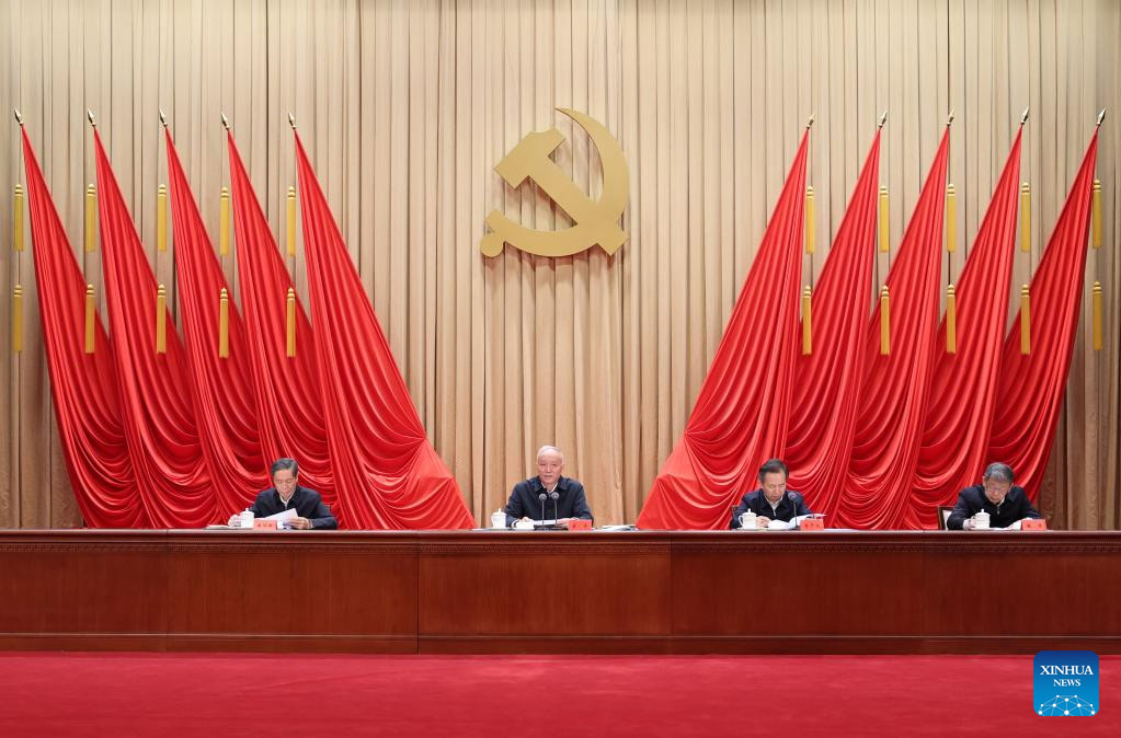 Xi llama a funcionarios jóvenes a asumir tarea histórica en nueva expedición