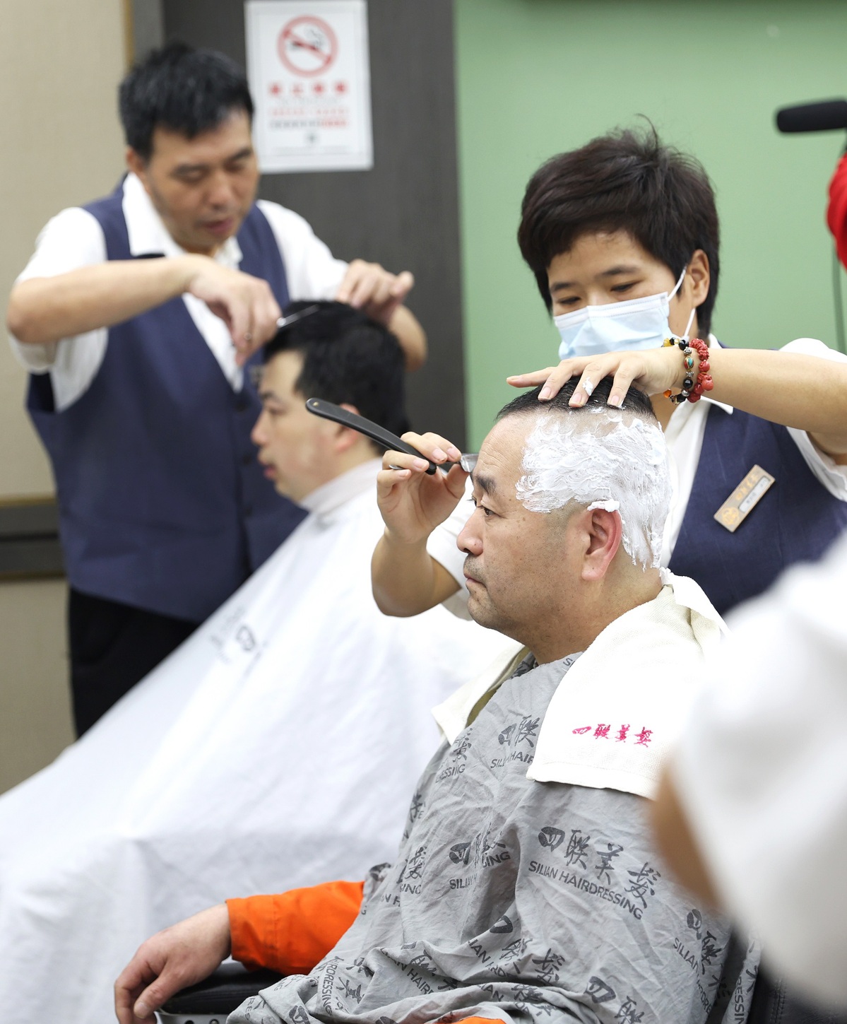 Una peluquería rinde homenaje a la tradición de Longtaitou