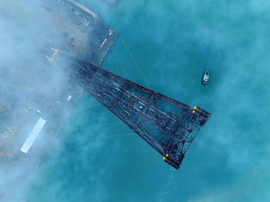 Sitio de construcción de la estructura de la camisa de aguas profundas en la provincia de Guangdong, 12 de marzo del 2024. (Foto: proporcionada por China National Offshore Oil Corporation)