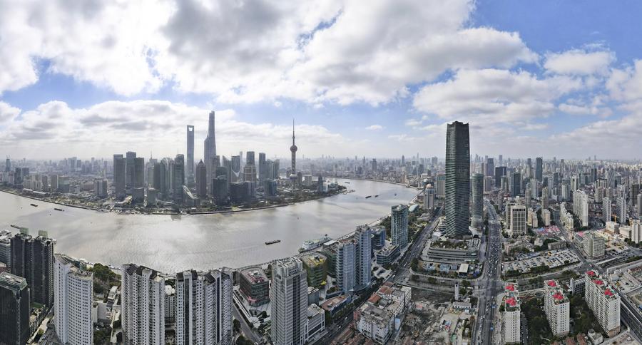 Vista aérea panorámica del área de Lujiazui de la Zona Piloto de Libre Comercio de China (Shanghai), en la ciudad de Shanghai, este de China. (Xinhua/Fang Zhe)