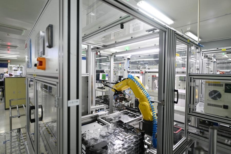 Aspecto de una línea de producción automatizada en la fábrica en Tianjin de Beijing Jingwei Hirain Technologies Co., Inc. (Xinhua/Li Ran)