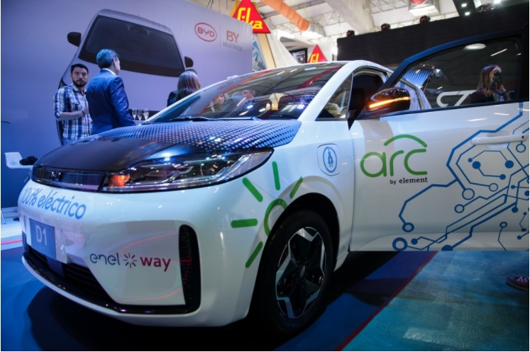 Imagen de archivo del 5 de octubre de 2022 de un vehículo eléctrico exhibido en el evento Expo Transportes 2022, en la ciudad de Puebla, México. (Xinhua/Francisco Cañedo)