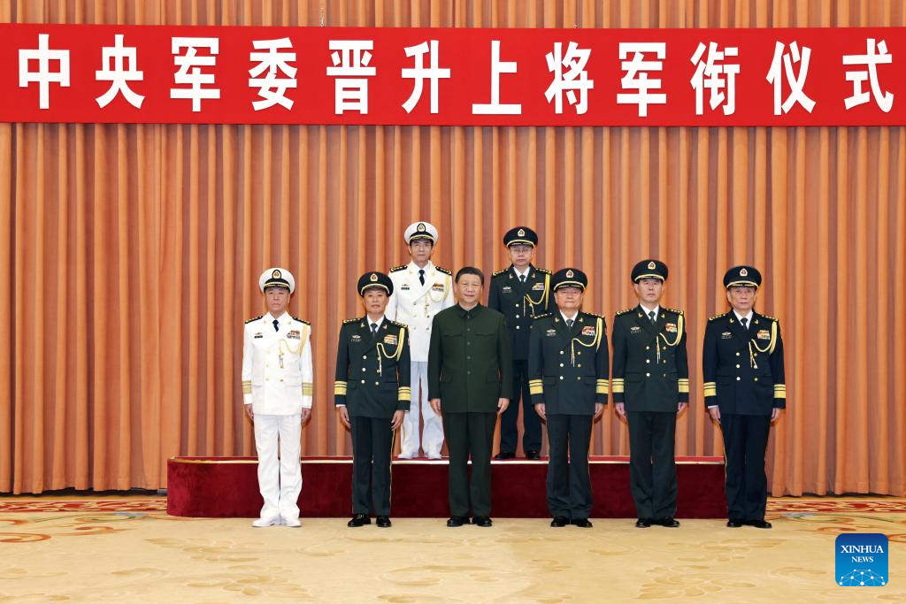 Xi presenta orden para ascender a oficiales militares al rango de general