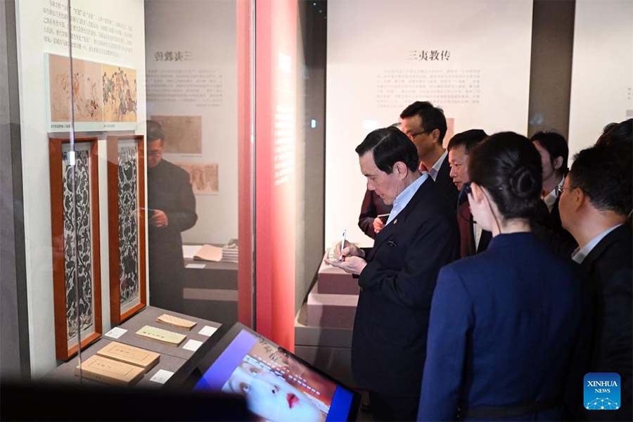 Ma Ying-jeou visita sucursal de Xi'an de Archivo Nacional de Publicaciones y Cultura de China