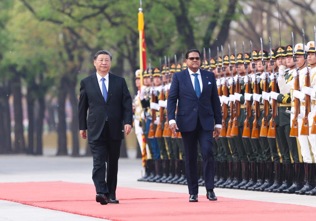 Xi sostiene conversaciones con presidente de Surinam