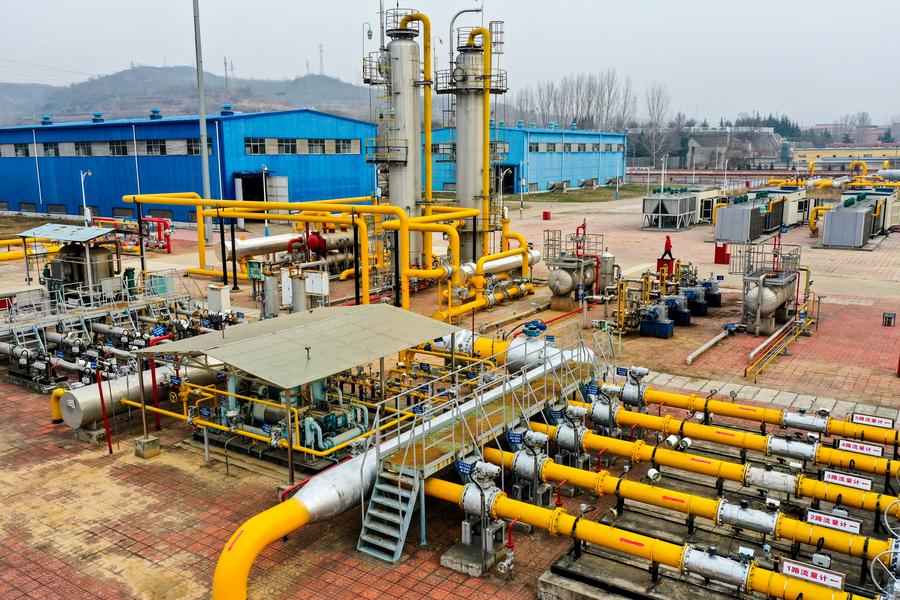 Vista aérea panorámica de una estación de una empresa de gas de veta de carbón en el distrito de Qinshui, provincia de Shanxi, en el norte de China, el 8 de diciembre de 2020. (Xinhua/Cao Yang)