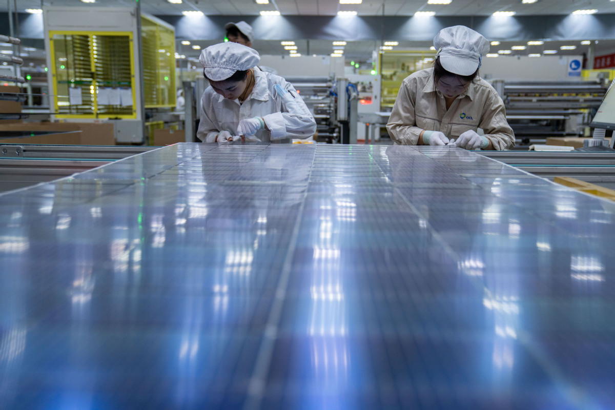 Planta de producción de paneles fotovoltaicos en Hefei, provincia de Anhui, febrero del 2024. [Foto: Ruan Xuefeng/ China Daily]