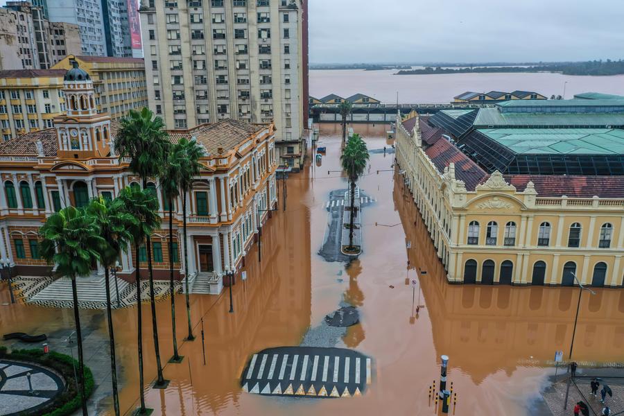 Imagen del 3 de mayo de 2024 de una vista del área urbana inundada, en Porto Alegre, Rio Grande do Sul, Brasil. El número de muertos por las fuertes lluvias en el estado de Rio Grande do Sul, en el sur de Brasil, aumentó a 39 y unas 70 personas siguen desaparecidas, dijo el viernes la Agencia de Defensa Civil. (Xinhua/ Gilvan Rocha/Agencia Brasil)