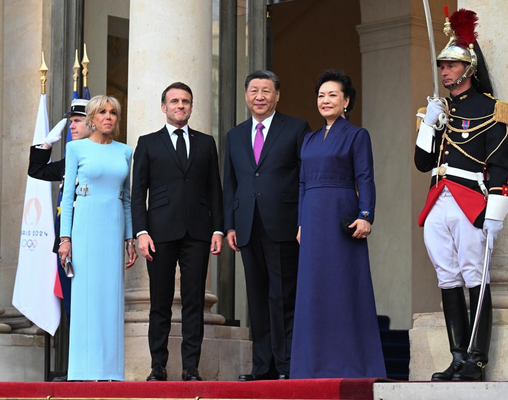 Xi asiste a banquete de bienvenida ofrecido por Macron