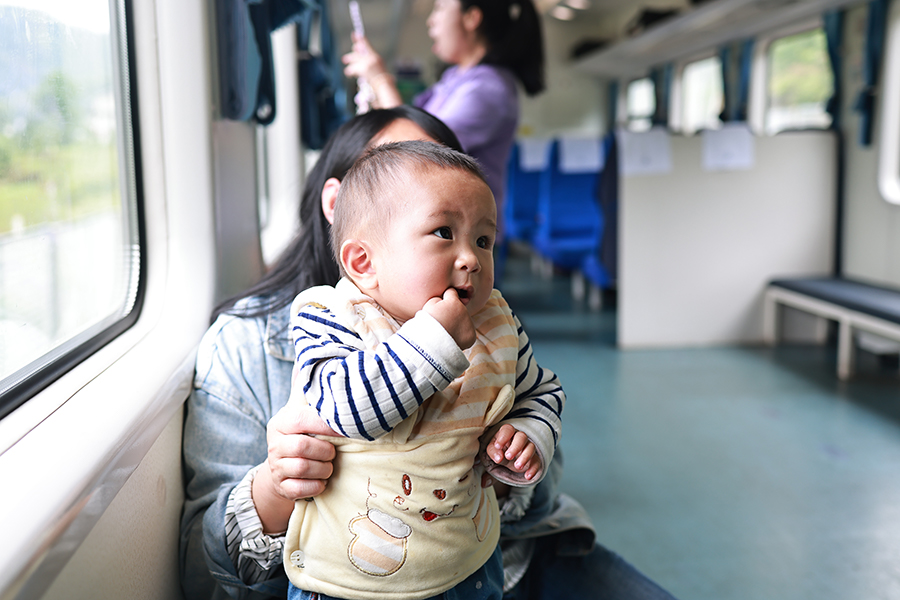 Los "trenes lentos" son un salvavidas en las regiones remotas de China
