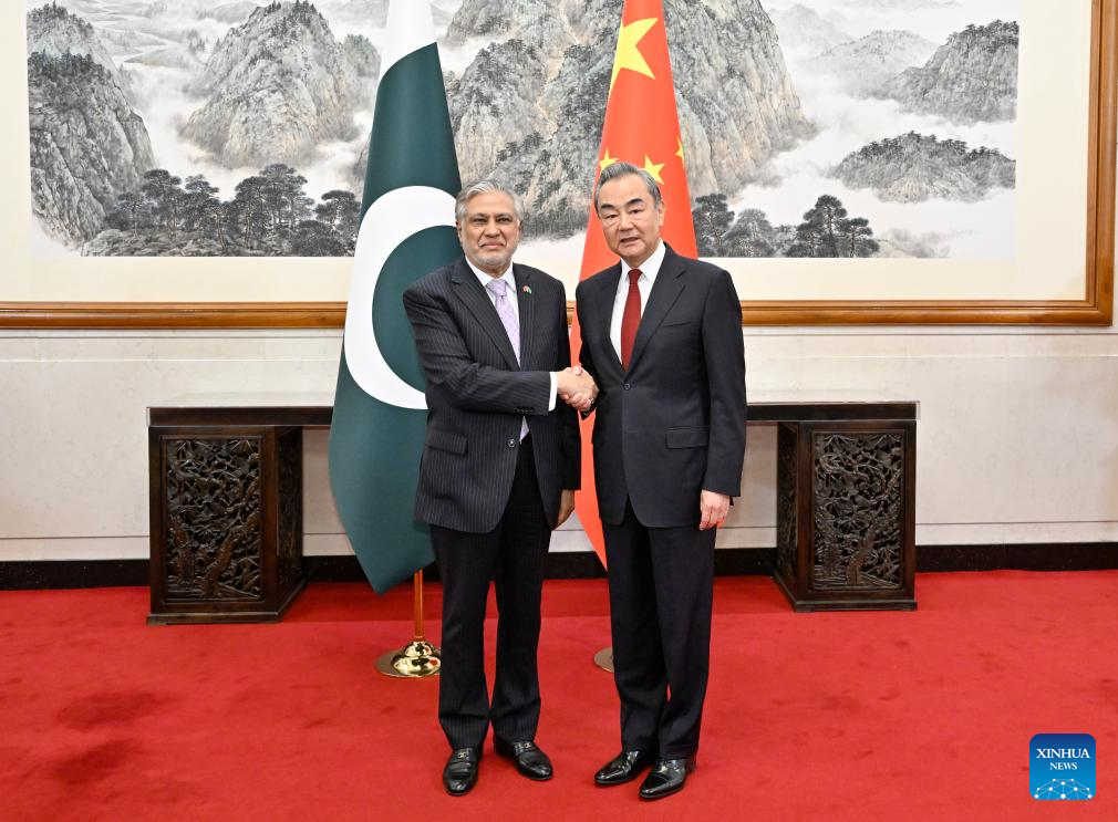 China y Pakistán prometen potenciar cooperación pragmática en diversas áreas