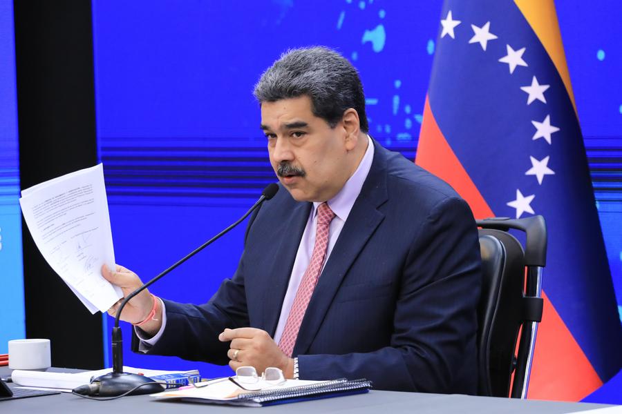  Maduro advierte "decadencia" de Estados Unidos y Europa