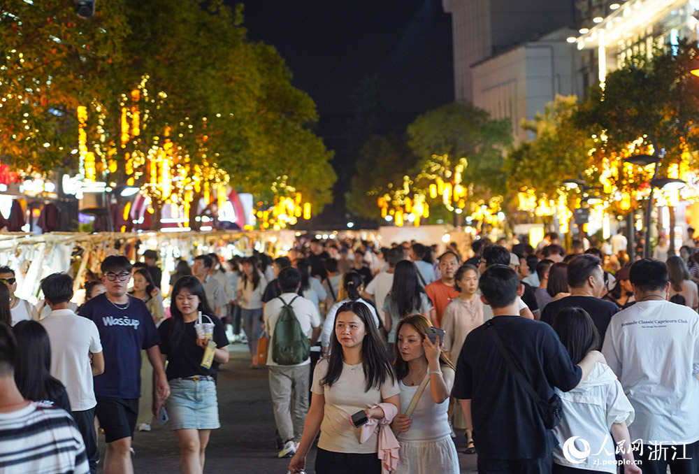 Una calle de un kilómetro condensa la “economía nocturna” de Hangzhou