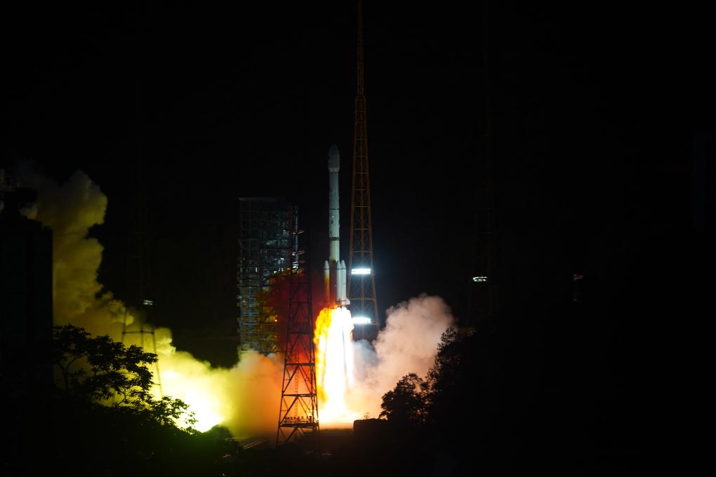 China lanza satélite de comunicaciones para Pakistán