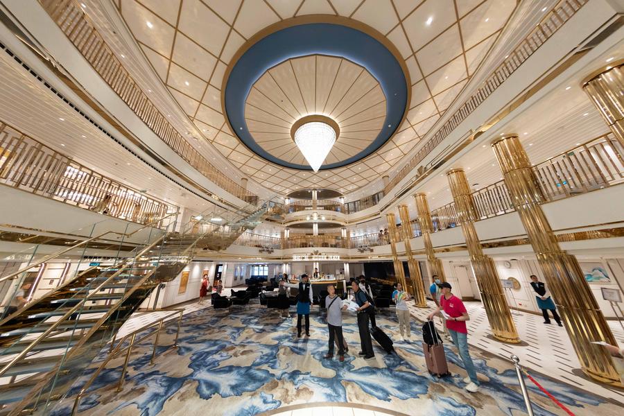 Imagen del 26 de mayo de 2024 de una vista interior del crucero Adora Magic City, atracado en la Terminal Internacional de Cruceros Wusongkou de Shanghai, en Shanghai, en el este de China. (Xinhua/Wang Xiang) 