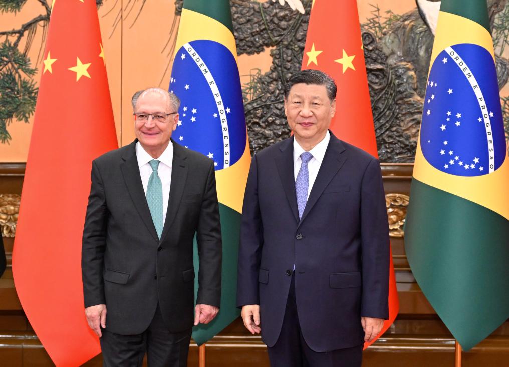 El presidente chino, Xi Jinping, se reúne con el vicepresidente brasileño, Geraldo Alckmin, quien se encuentra en una visita oficial en China, en el Gran Palacio del Pueblo, en Beijing, capital de China, el 7 de junio de 2024. (Xinhua/Shen Hong)