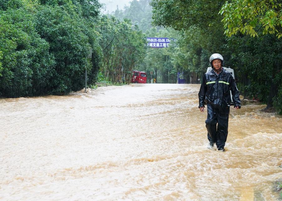 China renueva alerta naranja por tormentas en varias regiones