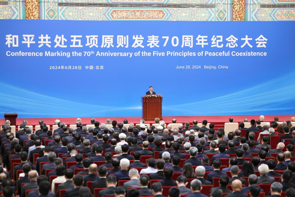 El presidente chino, Xi Jinping, asiste a la Conferencia Conmemorativa del 70º Aniversario de los Cinco Principios de Coexistencia Pacífica y pronuncia un importante discurso titulado "Llevar Adelante los Cinco Principios de Coexistencia Pacífica y Construir de la Mano la Comunidad de Futuro Compartido de la Humanidad" en el Gran Palacio del Pueblo, en Beijing, capital de China, el 28 de junio de 2024. (Xinhua/Ding Haitao)