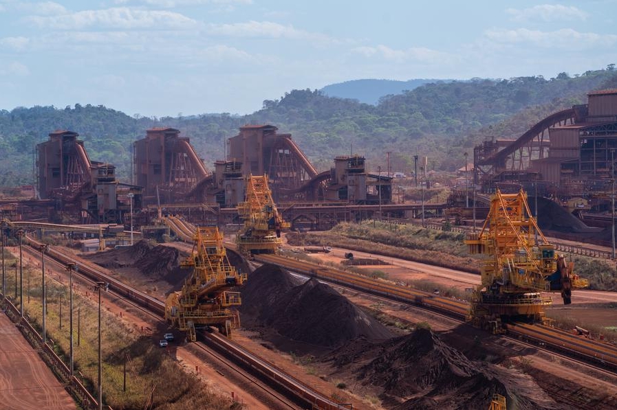 Vista aérea del 3 de agosto de 2023 de la mina de Carajás, una de las minas de hierro más grandes del mundo y propiedad de la minera brasileña de Vale, en el estado de Pará, en Brasil. (Xinhua/Wang Tiancong)
