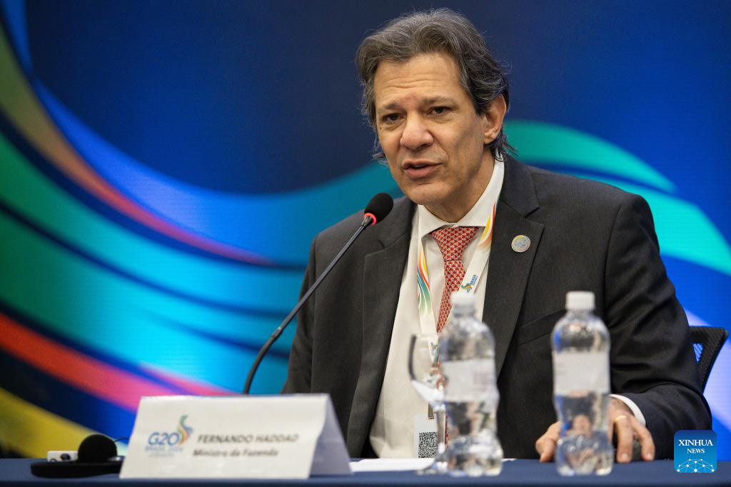 El ministro de Hacienda brasileño, Fernando Haddad, habla durante una conferencia de prensa de la 3 Reunión de Ministros de Finanzas y Presidentes de Bancos Centrales del G20, en Río de Janeiro, Brasil, el 26 de julio de 2024. (Xinhua/Claudia Martini)