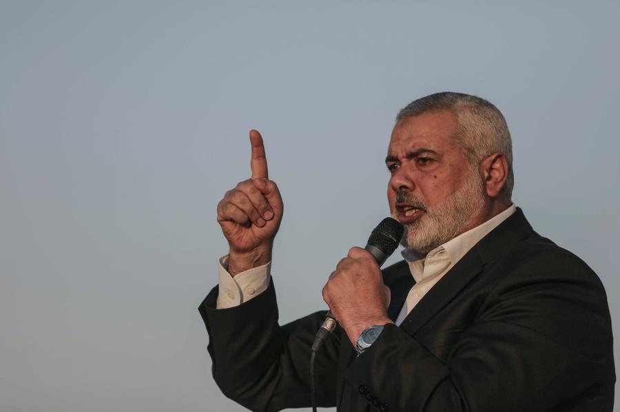 Imagen de archivo del líder de Hamás, Ismail Haniyeh, pronunciando un discurso durante una protesta cerca de la valla de seguridad entre el este de Gaza e Israel, en la ciudad de Gaza, el 9 de abril de 2018. (Xinhua/Wissam Nassar)