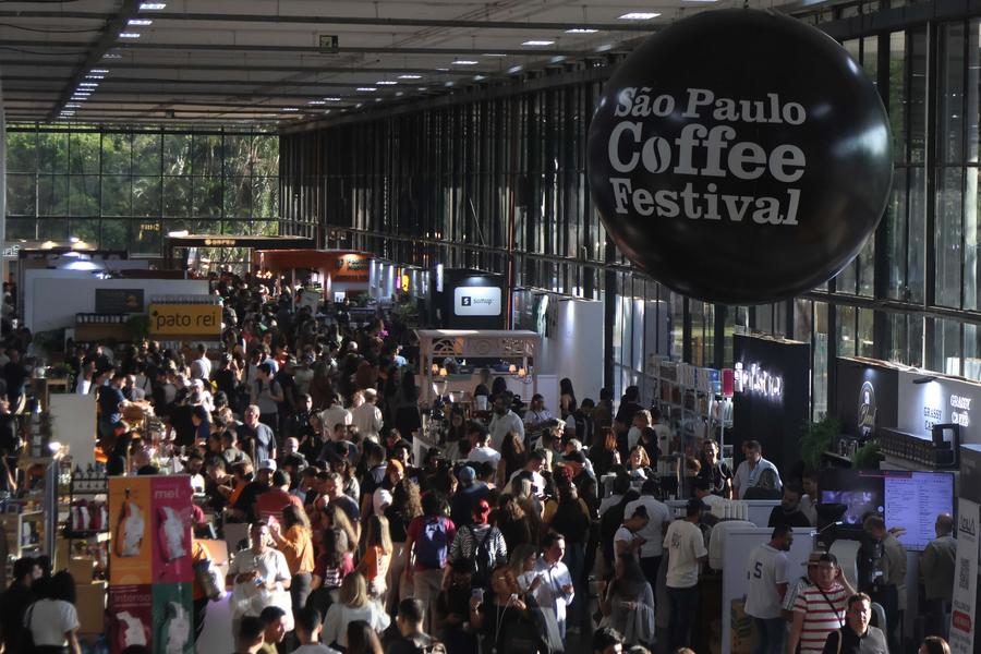 Imagen del 21 de junio de 2024 de personas asistiendo al Festival del Café de Sao Paulo, en Sao Paulo, Brasil. (Xinhua/Rahel Patrasso)