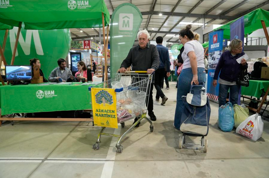 Personas asisten a la Expo Regional de Alimentos en la Unidad Agroalimentaria de Montevideo, en Montevideo, capital de Uruguay, el 2 de agosto de 2024. (Xinhua/Nicolás Celaya)