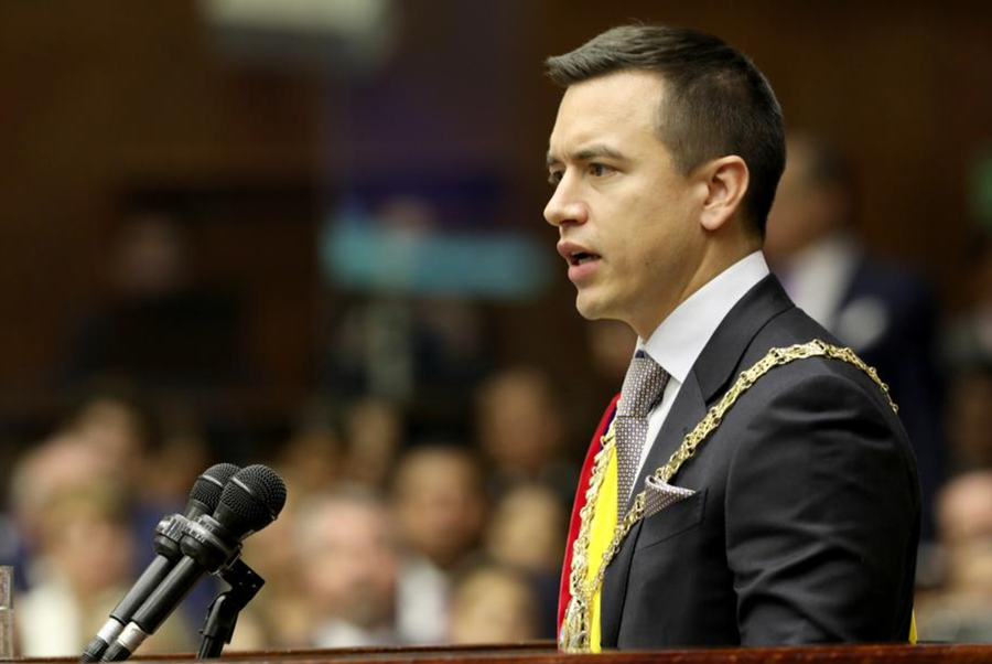 Imagen del 23 de noviembre de 2023 de Daniel Noboa, pronunciando un discurso después de prestar juramento como presidente de Ecuador en la capital del país, Quito. (Xinhua/Presidencia de Ecuador)