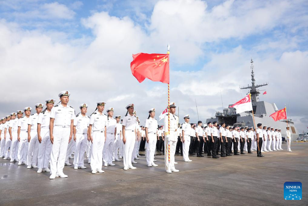 ZHANJIANG, 1 septiembre, 2024 (Xinhua) -- Imagen del 1 de septiembre de 2024 de la ceremonia de apertura del Ejercicio de Cooperación China-Singapur 2024 cerca de Zhanjiang, en la provincia de Guangdong, en el sur de China. El Ejercicio de Cooperación China-Singapur 2024 es el primer simulacro conjunto bilateral organizado en China entre las Armadas de los dos países. (Xinhua/Wang Wenbin)