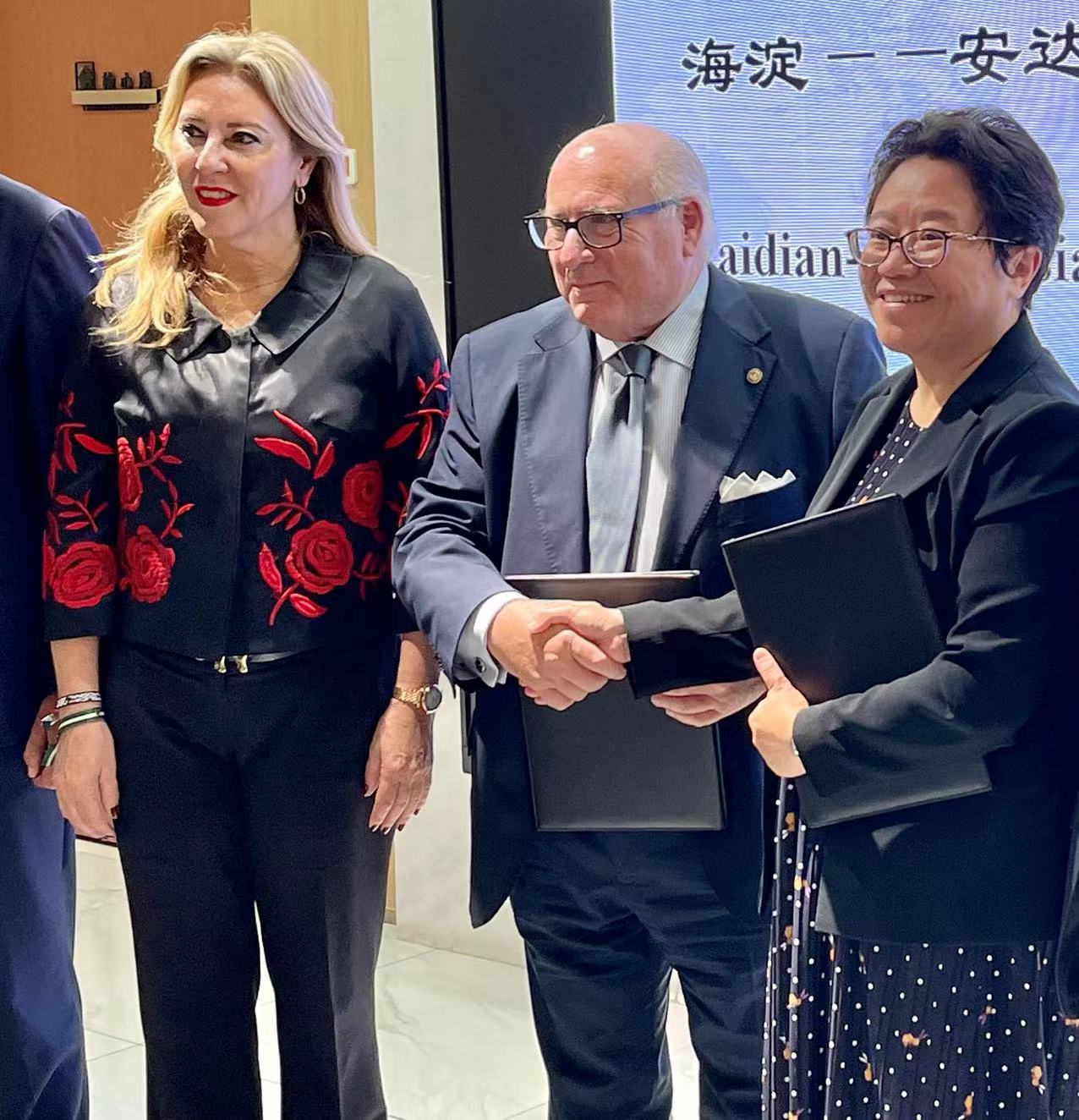 La Cámara de Comercio de Sevilla firmó un acuerdo de cooperación con la División Beijing del Consejo Chino para el Fomento del Comercio Internacional, Beijing, 30 de agosto del 2024. (Foto: YAC)