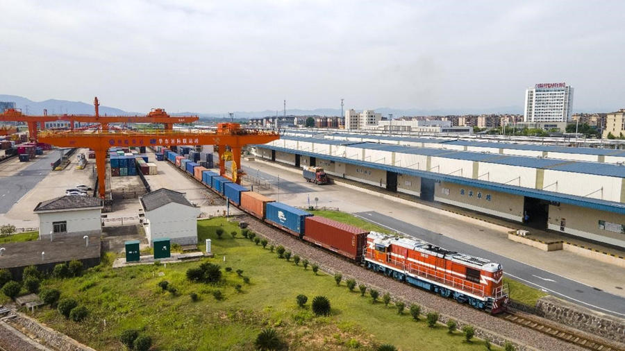 Ferrocarril China-Europa sale del Puerto Internacional de Transporte Combinado de China Oriental (ICTP), provincia de Zhejiang, hacia Budapest, Hungría, 9 de julio del 2024. (Foto: Hu Xiaofei/Diario del Pueblo digital)