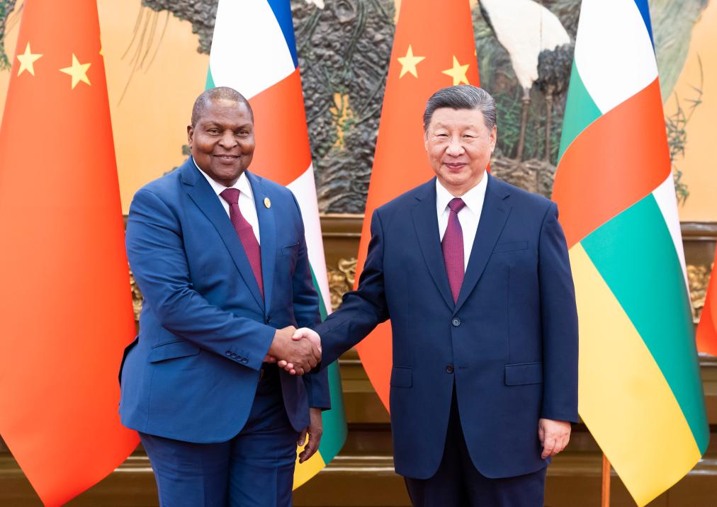 BEIJING, 6 septiembre, 2024 (Xinhua) -- El presidente chino, Xi Jinping, se reúne con el presidente de la República Centroafricana, Faustin-Archange Touadera, quien se encuentra en Beijing para asistir a la Cumbre 2024 del Foro de Cooperación China-África (FOCAC, siglas en inglés), en el Gran Palacio del Pueblo, en Beijing, capital de China, el 6 de septiembre de 2024. (Xinhua/Huang Jingwen)