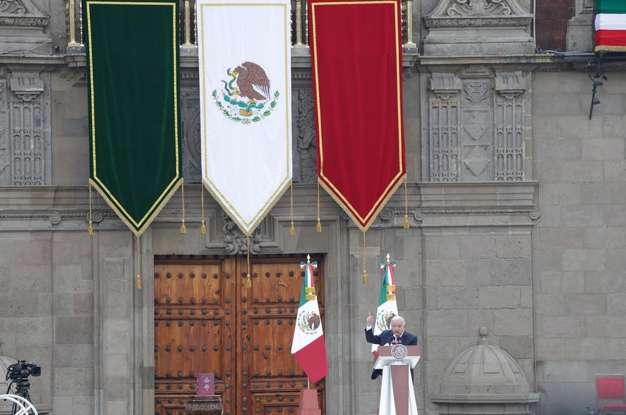 El presidente mexicano, Andrés Manuel López Obrador, habla durante la presentación de su sexto Informe de Gobierno, en el Zócalo de la Ciudad de México, capital de México, el 1 de septiembre de 2024. (Xinhua/Francisco Cañedo) 