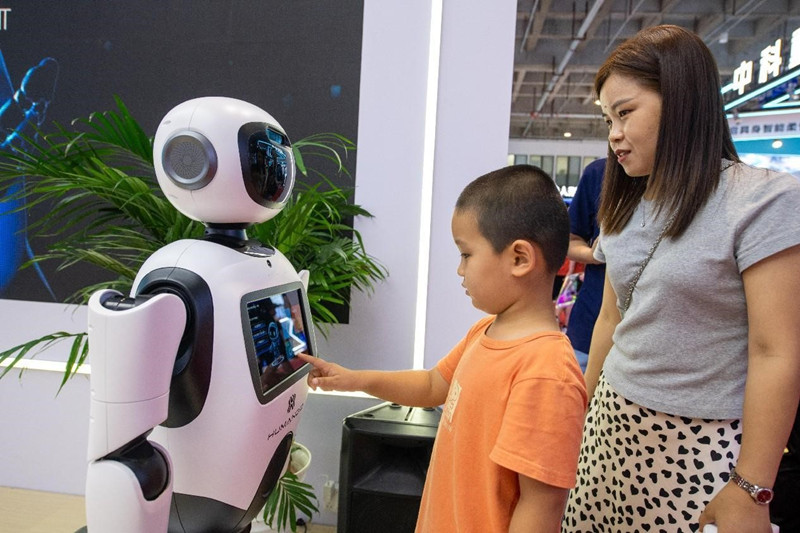 Se lanzaron más de 60 nuevos productos en la Conferencia Mundial de Robótica 2024 en Beijing. (Foto de Weng Qiyu/Diario del Pueblo digital)