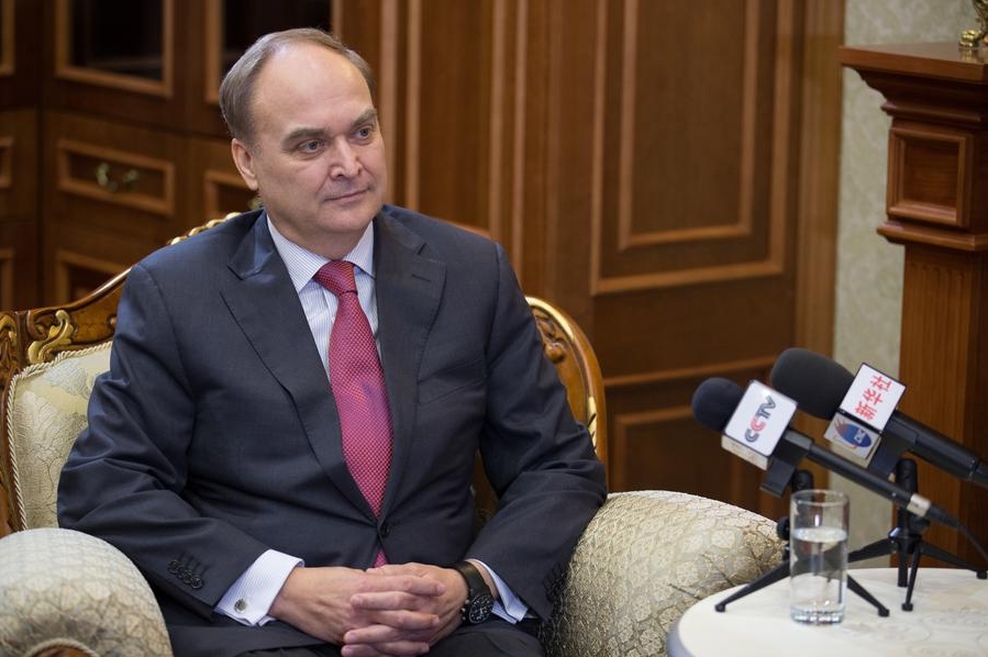 Imagen de archivo del 15 de abril de 2016 de Anatoly Antonov participando durante una entrevista con la Agencia de Noticias Xinhua, en Moscú, Rusia.  (Xinhua/Bai Xueqi) 