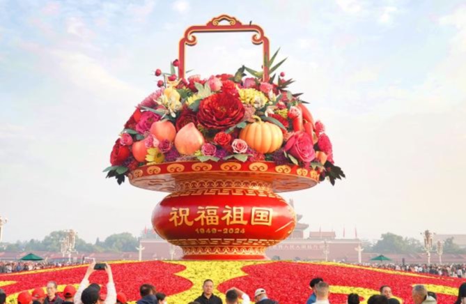 Decoraciones florales adornan Beijing para festividad del Día Nacional