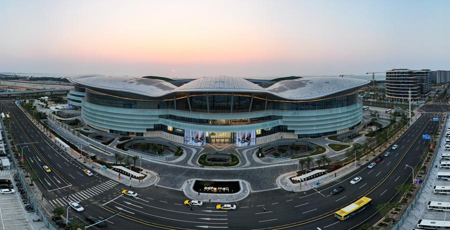 Panorámica aérea del Complejo Internacional de Compras Libres de Impuestos de Haikou, capital de la provincia de Hainan, en el sur de China, del 4 de abril de 2023. (Xinhua/Yang Guanyu)